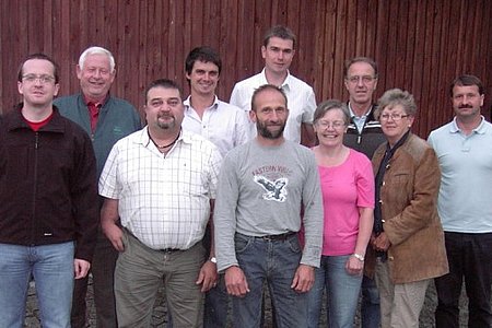 Gruppenfoto des "alten" und "neuen" Vorstandes: Georg Höllrigl, Walter Liebenauer, Franz Karlinger, GfG Erwin Zellhofer, Walter Gretz, GR Alexander Scheidl, Maria Danzinger, Franz Klenn, Helene Scheidl, Gerhard Klenn