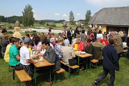 Großer Andrang beim Pfarrkaffee.