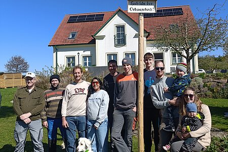 Ein kleines Gruppenfoto von einigen Walterschlägerinnen und Walterschläger entstand beim Aufstellen des Ortsvorsteher-Maibaums: Georg Höllrigl, Harald Gretz, Klaus Krapfenbauer, Pia Just, Alexander Scheidl, Paul Scheidl, Felix Scheidl, Harald Krapfenbauer, Tobias Krapfenbauer, Carina Mayer und Valerie Mayer. Ein kleines Gruppenfoto von einigen Walterschlägerinnen und Walterschläger entstand beim Aufstellen des Ortsvorsteher-Maibaums: Georg Höllrigl, Harald Gretz, Klaus Krapfenbauer, Pia Just, Alexander Scheidl, Paul Scheidl, Felix Scheidl, Harald Krapfenbauer, Tobias Krapfenbauer, Carina Mayer und Valerie Mayer.