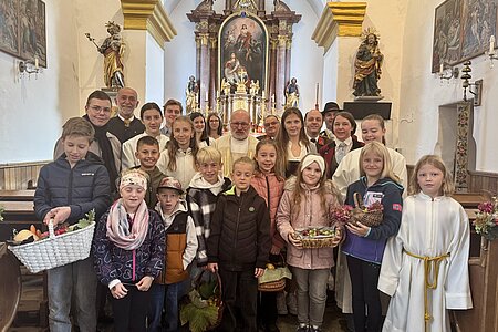 Erntedank in Sallingstadt:Kinder vorne:Jakob Holzmüller, Marie Weiland, Michael Fichtinger, Ben Grafeneder, Luke Grafeneder, Anton Weiland, Ines Steininger, Lia Berger, Nora Winkler und Pia Poppingerdahinter:Bernhard Krecek, Bgm. Josef Schaden, Lara Hölzl, Johannes Thor, Astrid Krecek, Lilly Hipp, Julia Poppinger, Pater Daniel Gärtner, Herbert Hofbauer, Lena Poppinger, Wolfgang Weitzenböck, Bernhard Fröschl, Sonja Böhm und Felice Berger Erntedank in Sallingstadt:Kinder vorne:Jakob Holzmüller, Marie Weiland, Michael Fichtinger, Ben Grafeneder, Luke Grafeneder, Anton Weiland, Ines Steininger, Lia Berger, Nora Winkler und Pia Poppingerdahinter:Bernhard Krecek, Bgm. Josef Schaden, Lara Hölzl, Johannes Thor, Astrid Krecek, Lilly Hipp, Julia Poppinger, Pater Daniel Gärtner, Herbert Hofbauer, Lena Poppinger, Wolfgang Weitzenböck, Bernhard Fröschl, Sonja Böhm und Felice Berger