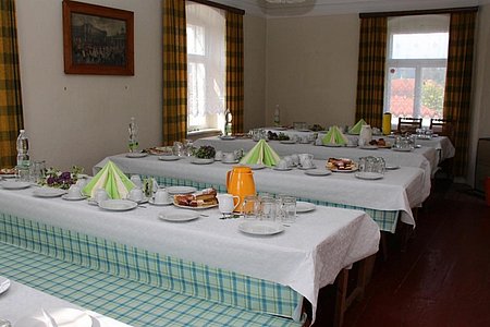 Tafel im Pfarrhof