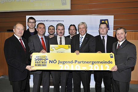 LAbg. Karl Moser, Markus Rabl, Josef Schaden, Roland Hipp,  Bgm. Johann Hölzl, Bernhard Zellhofer, LR Mag. Johann Heuras, Christian Wally, und Landesjugendreferent Wolfgang Juterschnig