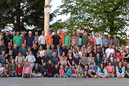 Tratitionelles Gruppenfoto nach getaner Arbeit