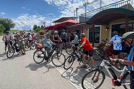 Das DWH ist immer für einen Einkehrschwung Ideal, so auch bei der Radwegeröffnung.