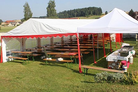 Festzelt und Küchenzelt