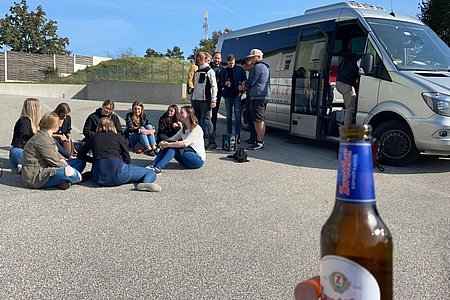 Frühstück vor dem Bus