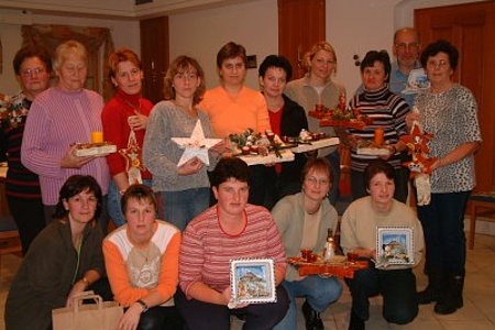 Der gebastelte Schmuck bringt Weihnachtsstimmung in jedes Haus