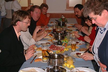 auch beim Fondueessen kam man dem Mund voll nehmen