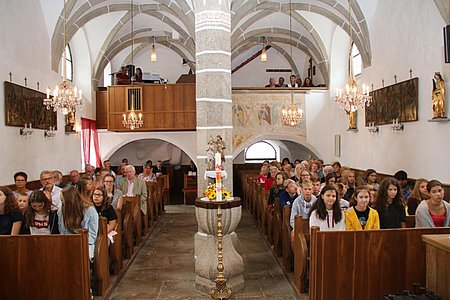 Dank einer Katholischen Jungschar aus Bruck an der Leitha war die Kirche voll besetzt