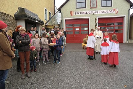 Zusammenkunft beim Feuerwehrhaus