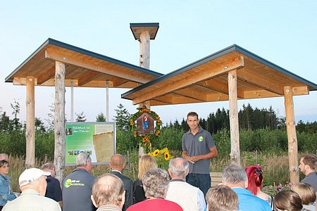 Nach dem Marsch zum neuen Bildstock erfolgt der Festakt.