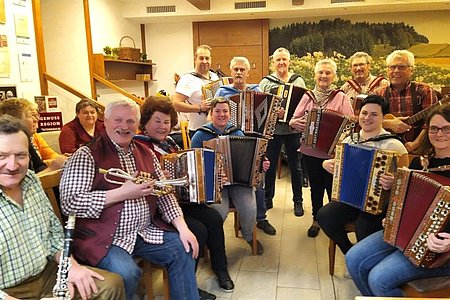 Viele Musiker aus Nah und Fern kamen wieder zum "Klingenden Wochenteilen" nach Sallingstadt