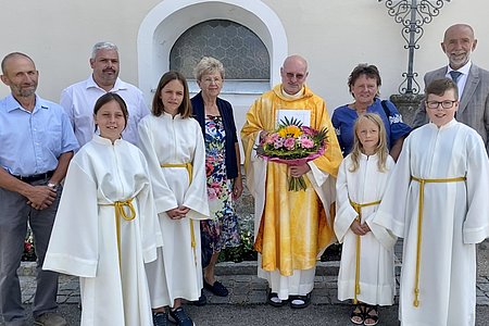 Am Foto v. l.: Walter Gretz, Harald Zauner, Nina Danzinger, Alexia Artmann, Helene Scheidl, P. Daniel Gärtner, Karin Böhm, Astrid Krecek, Bernhard Krecek, Josef Schaden