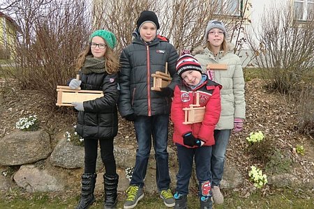 Die Ratscher in Walterschlag:Marie, Paul und Felix Scheidl sowie Cornelia Haider