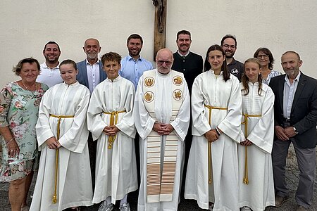 Pfarrfest anlässlich des Jakobikirtags:Mesnerin Karin Böhm, Organist Markus Stundner, Felice Berger, Bürgermeister Josef Schaden, Tobias Hölzl, Geschäftsführender Gemeinderat Andreas Holzmüller, P. Daniel Gärtner, Alexander Scheidl, Lara Hölzl, Christopher Edelmaier, Astrid Krecek, Roswitha Oberbauer und Walter Gretz