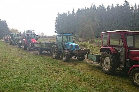 Aufgrund des abschüssigen Geländes konnte nur mit kleineren Fuhrwerken das Material aufgebracht werden.