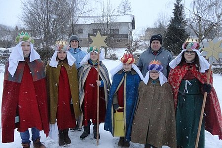 Zwei Gruppen aus Limbach:Lukas, Julia und Benedikt Holzmüller, Katharina Kletzl, Anja und Vanessa Koppensteiner;Begleiter waren: Roswitha Oberbauer und Leopold Holzmüller