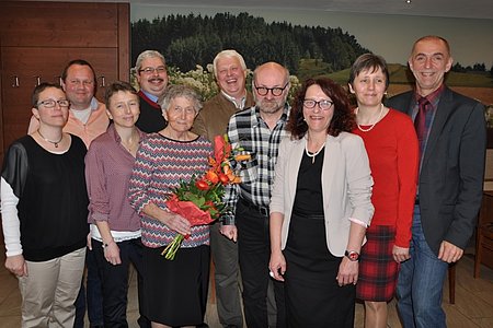 Christine Krecek, Leopold Artmann, Rosi Dastl, Harald Zauner, Erika Artmann, Martin Wally, P. Daniel Gärtner, Maria Ledermüller, Erika Schuster und Vbgm. Josef Schaden;