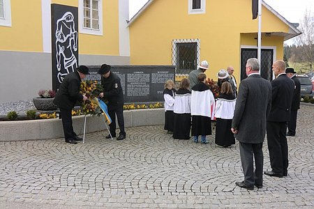 Kranzniederlegung ...