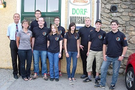 v.l.n.r. Vizebürgermeister Josef Schaden, Roswitha Schaden, Jugendobmann Markus Rabl, Georg Höllrigl, Helga Genner, Lukas Schaden, Ina Böhm, Johannes Danzinger, Stefan Wally, Christopher Edelmaier