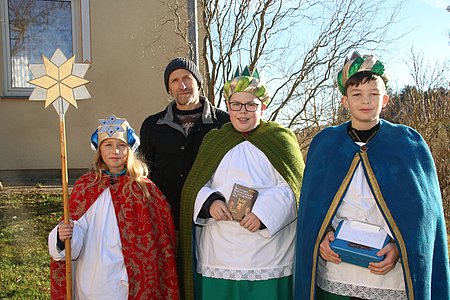 In Windhof und Walterschlag sammelten Astrid Krecek, Bernhard Krecek und Linus Hipp. Als Begleiter waren Walter Gretz und Markus Rabl (nicht am Bild) unterwegs.