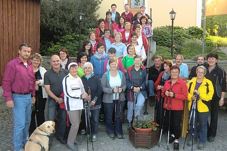 34 Personen folgten der Einladung "Walken rund um Walterschlag".