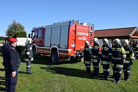 Die erste Gruppe beim Antritt zur Prüfung.