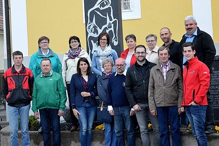 Personen am Foto:hinten v.l.n.r.: Aloisia Kaufmann, Roswitha Oberbauer, Daniela Hölzl, Angelika Klenn, Maria Danzinger, Walter Gretz, Obmann Harald Zaunervorne v.l.n.r: Gerhard Haider, Leopold Holzmüller, Margit Hipp-Schnabl, Helene Scheidl, Pater Daniel Gärtner, Christopher Edelmaier, Josef Reuberger, Stefan Wally